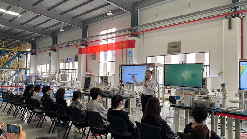 化工原料定制生产：揭秘定制化背后的秘密